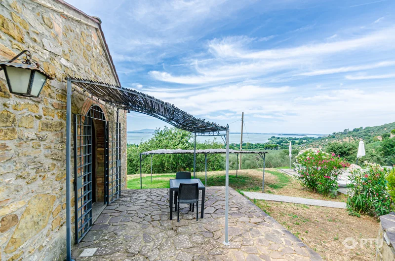 PTU-rustico-piscina-vista-lago-aratro-22