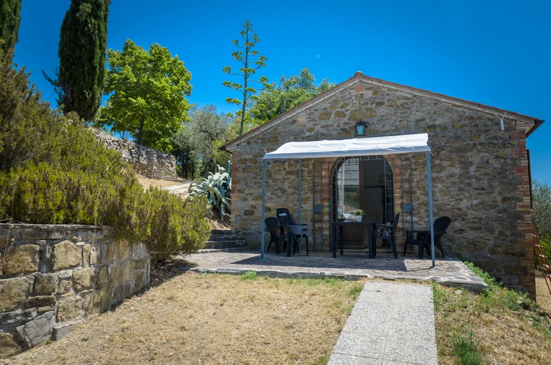 PTU-rustico-piscina-vista-lago-esterni-2