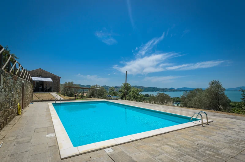PTU-rustico-piscina-vista-lago-esterni-4