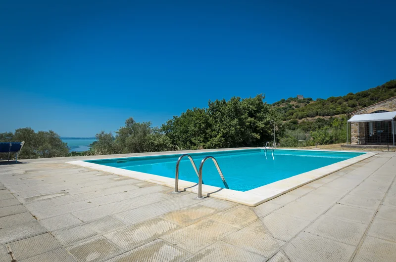PTU-rustico-piscina-vista-lago-esterni-8